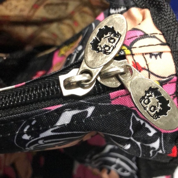 Betty Boop black & pink betty all over logo travel weekender nylon canvas bag - Picture 9 of 12